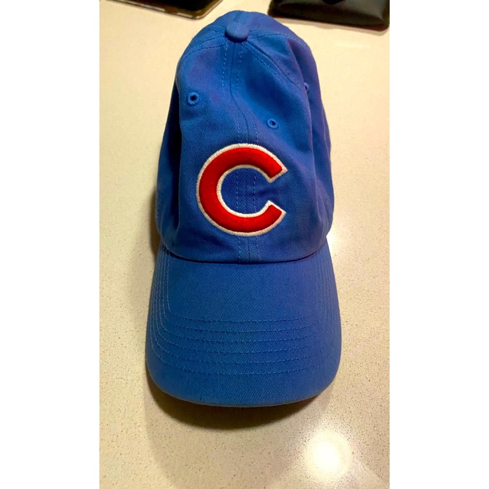 CUTE fitted Cubs baseball hat - fitted size medium 💙❤️